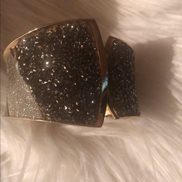 Jewelry - Picture 3 of 5